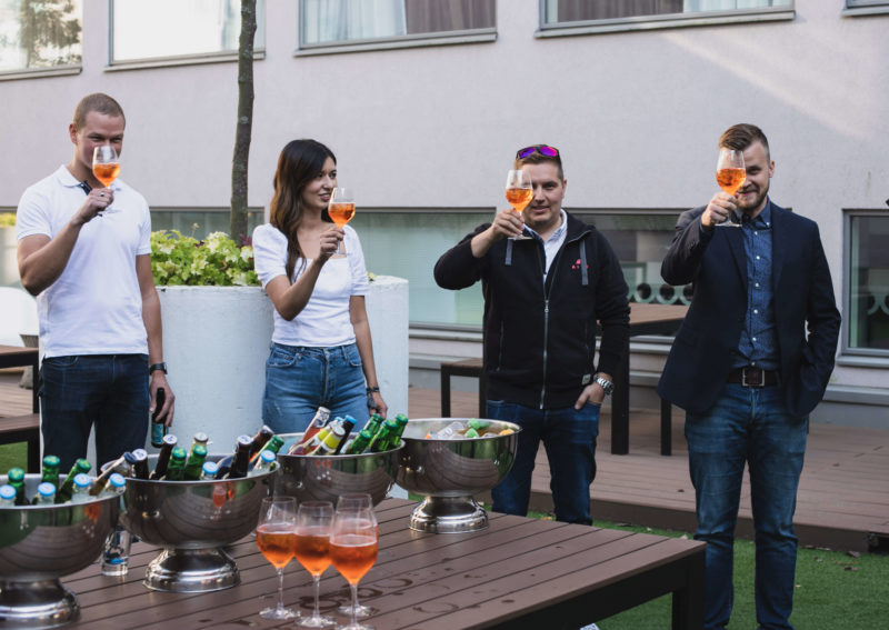 HUONE terrace safer meeting