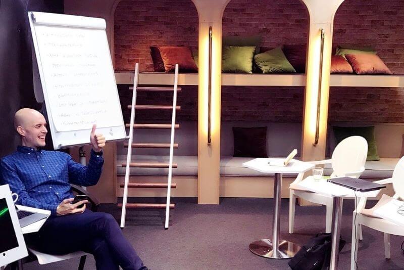 Juho Toivola HUONE Kamppi Parakki huone