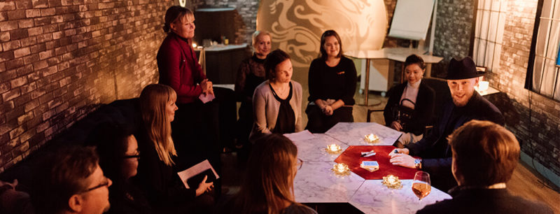 Suprise program for company event __ yllätysesiintyjä yritystapahtuma